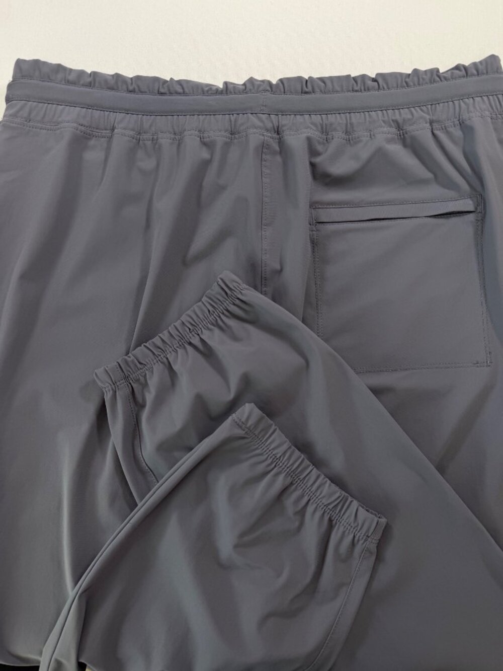 Vuori Miles Jogger in Gray Size Large - Picture 10 of 10